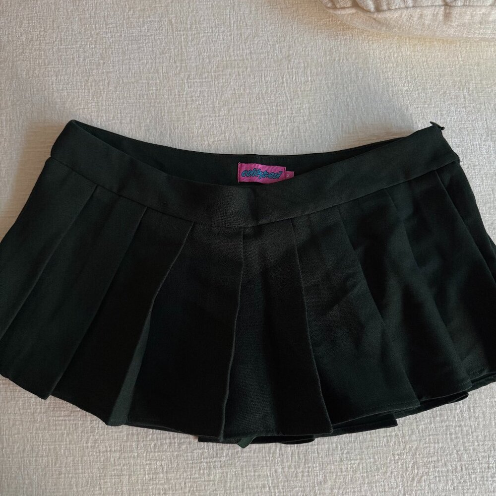 Edikted Dark Green Pleated Mini Skirt